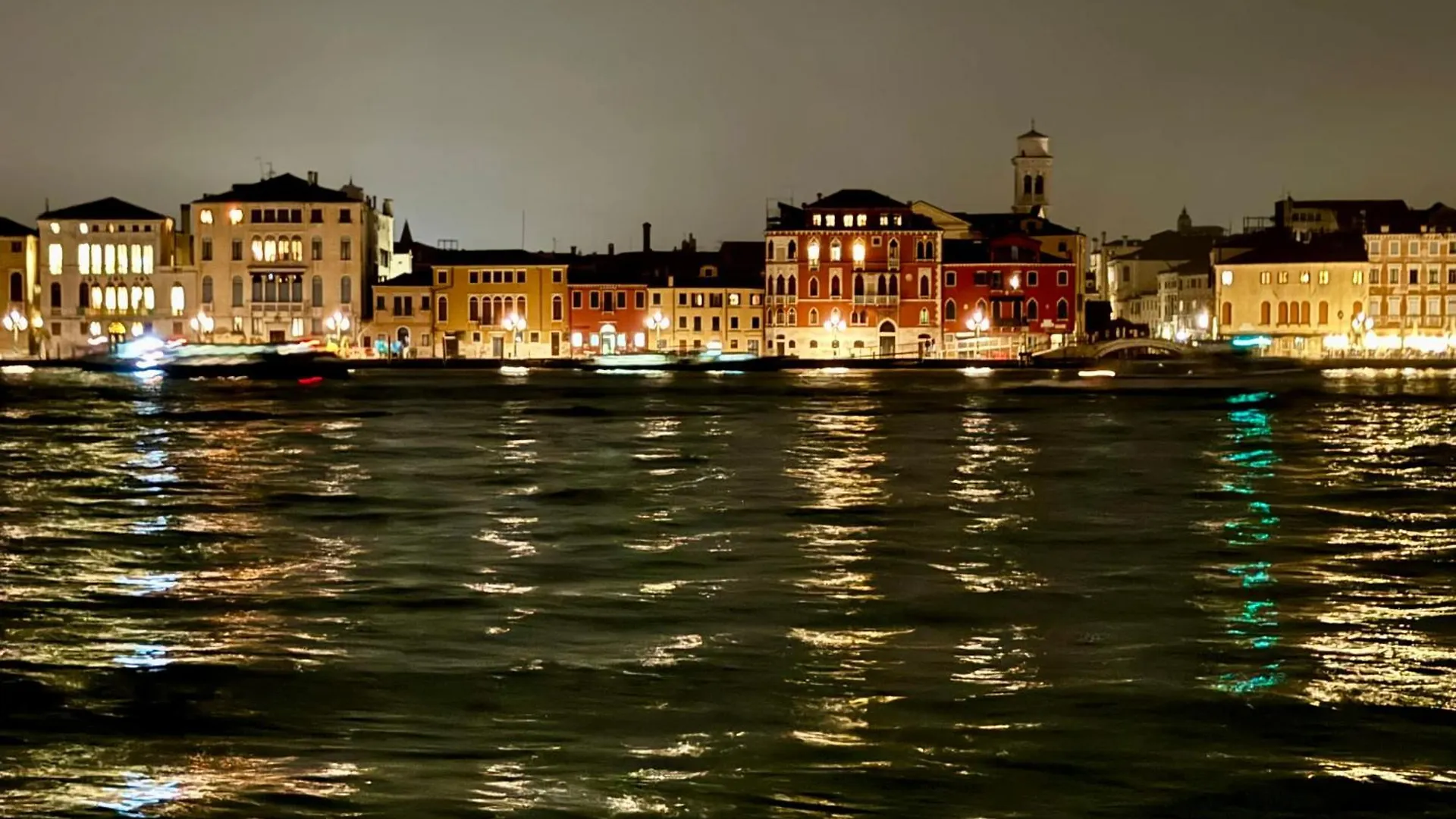 Grandma Mary Appartamento Nel Verde Con Ascensore Balcone Ac Internet Veloce Giudecca Venezia 0*,  Italia